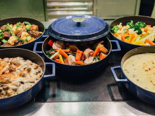 Cocotte en fonte : Le Creuset ou Staub, lequel choisir ?